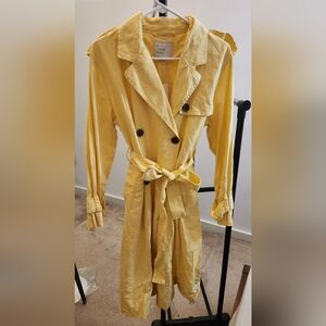 Soft Yellow Trenchcoat Size Medium M